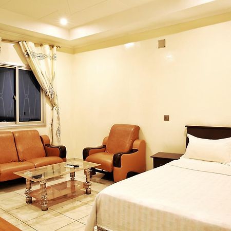 Shanghai Hotel Нджамена Екстер'єр фото