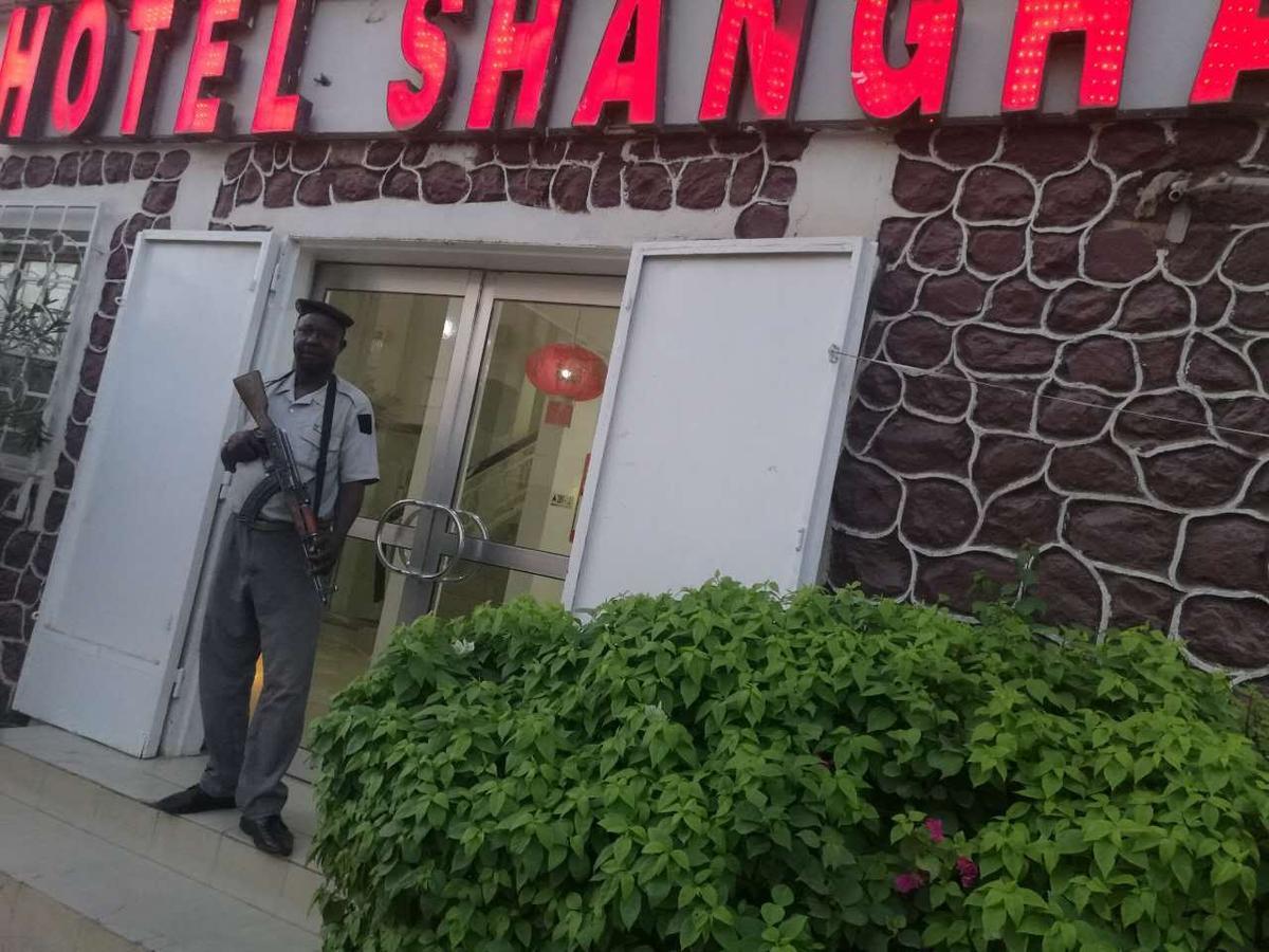 Shanghai Hotel Нджамена Екстер'єр фото